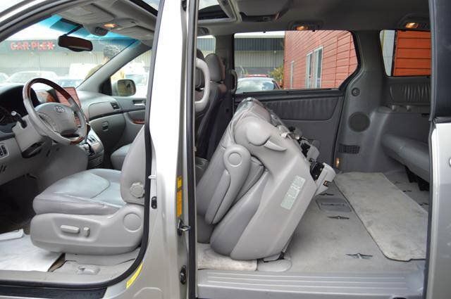 Used 2004 Toyota Sienna XLE Limited w/ Limited Pkg 5 FWD image 13