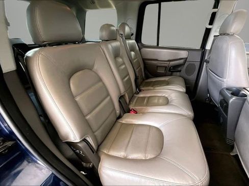 Used 2005 Ford Explorer XLT RWD image 19