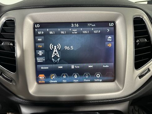 Used 2021 Jeep Compass Latitude w/ Sun and Sound Group AWD/4WD image 17