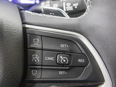 Used 2023 Jeep Grand Cherokee Altitude image 31