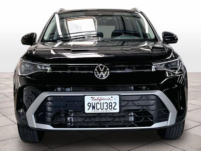 Used 2025 Volkswagen Taos SE w/ Panoramic Sunroof Package
