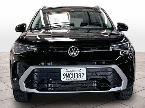 Used 2025 Volkswagen Taos SE w/ Panoramic Sunroof Package AWD/4WD image 2