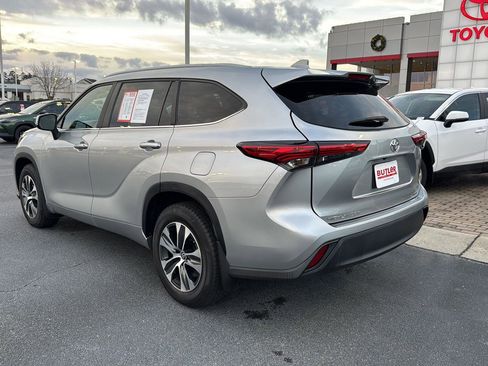 Certified 2023 Toyota Highlander XLE image 3