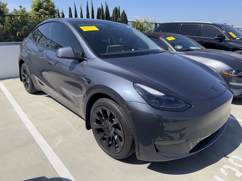 Used 2023 Tesla Model Y Long Range AWD/4WD image 3