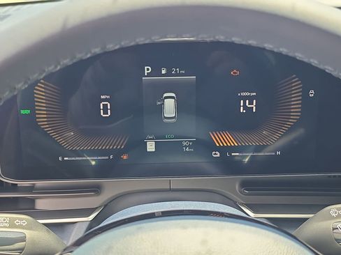 New 2026 Kia Carnival EX FWD image 33