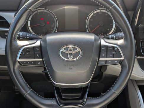 Used 2021 Toyota Highlander LE image 14
