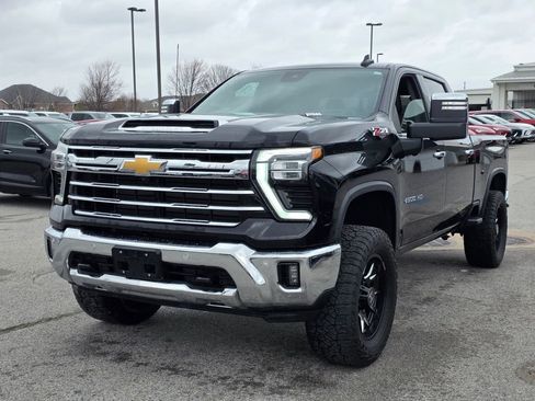 Used 2024 Chevrolet Silverado 2500 LTZ w/ LTZ Premium Package image 3
