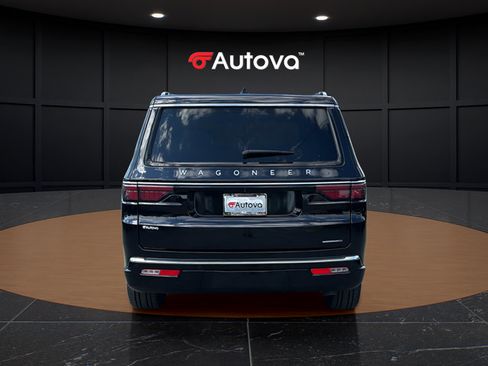 Used 2024 Jeep Wagoneer L Series II w/ Flexible Seating Group AWD/4WD image 4