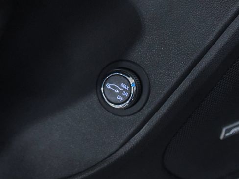 Used 2024 Chevrolet Blazer RS w/ Enhanced Convenience Package FWD image 25