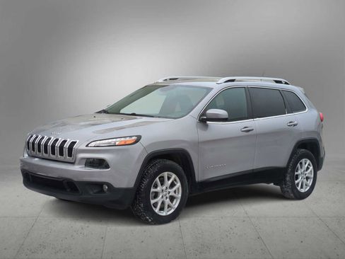 Used 2018 Jeep Cherokee Latitude w/ Cold Weather Group image 4