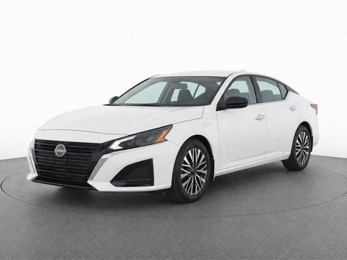 Used 2025 Nissan Altima 2.5 SV FWD image 1