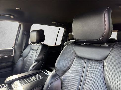 Used 2022 Jeep Wagoneer Series II RWD image 15
