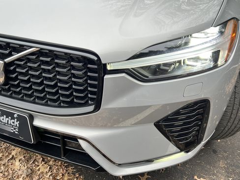 Used 2025 Volvo XC60 B5 Plus image 6