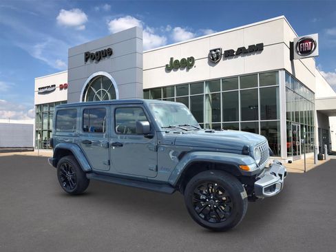 Used 2025 Jeep Wrangler Unlimited Sahara AWD/4WD image 1