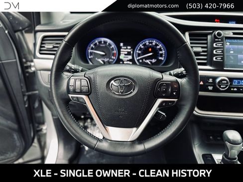 Used 2018 Toyota Highlander XLE AWD/4WD image 28