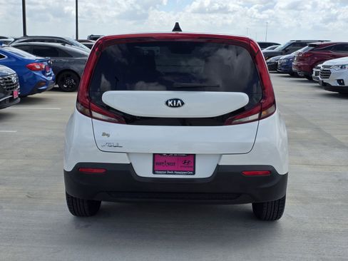 Used 2021 Kia Soul LX image 7