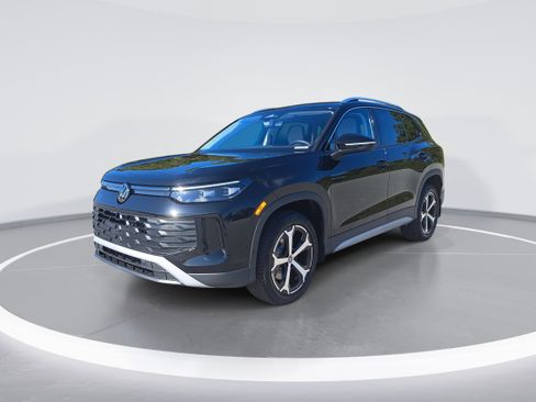 New 2025 Volkswagen Tiguan SE image 7