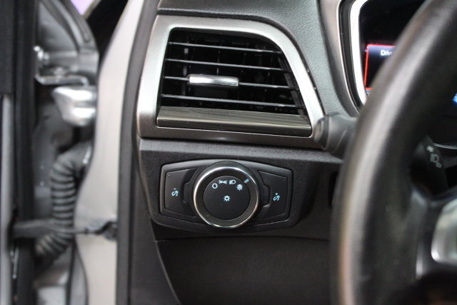 Used 2020 Ford Fusion SEL FWD image 15