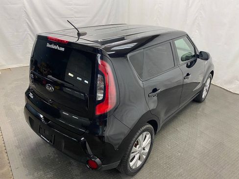 Used 2016 Kia Soul + image 10
