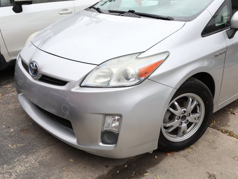 Used 2010 Toyota Prius Five image 2