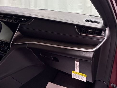 New 2025 Jeep Grand Cherokee Limited image 28