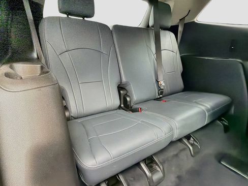Used 2021 Buick Enclave Essence FWD image 21