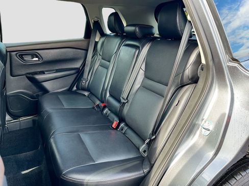 Used 2023 Nissan Rogue SV image 32