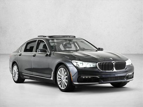 Used 2018 BMW 740i xDrive image 3