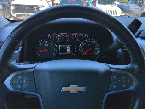 Used 2018 Chevrolet Suburban LS RWD image 26