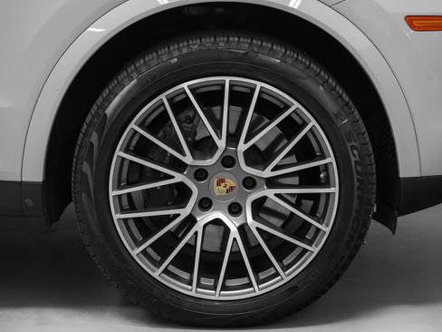 Certified 2023 Porsche Cayenne Platinum Edition AWD/4WD image 15