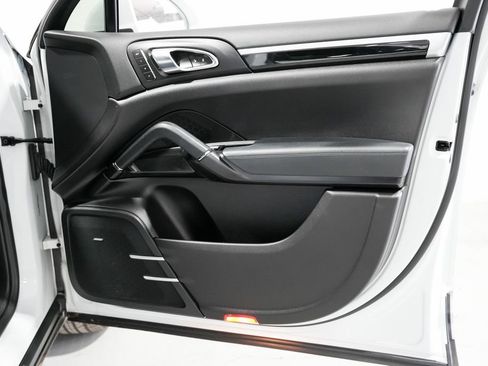 Used 2015 Porsche Cayenne S image 40
