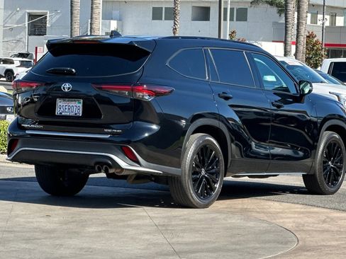 Used 2025 Toyota Highlander XSE AWD/4WD image 4