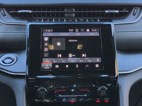 Used 2024 Jeep Grand Cherokee L Laredo image 18