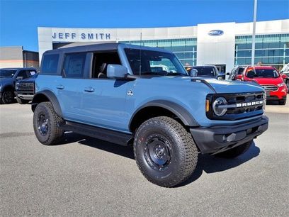 New 2025 Ford Bronco Outer Banks w/ Sasquatch Package