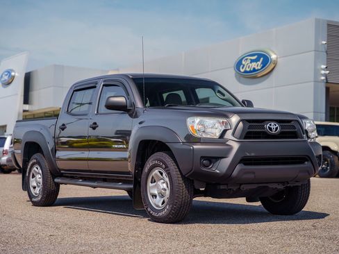 Used 2015 Toyota Tacoma PreRunner w/ Convenience Package RWD image 1