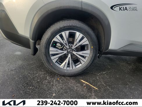 Used 2023 Nissan Rogue SV w/ SV Premium B Package FWD image 8