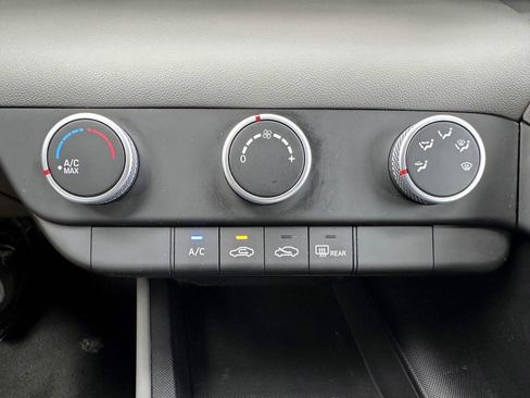 Used 2023 Hyundai Elantra SE FWD image 23