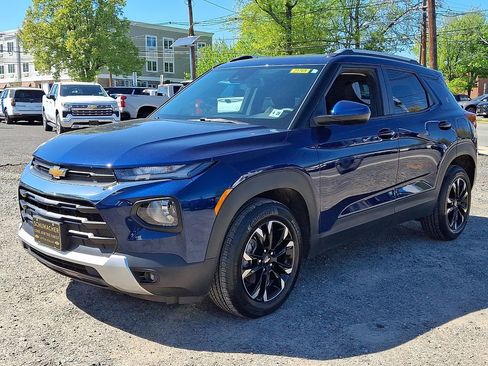 Used 2023 Chevrolet TrailBlazer LT w/ Convenience Package FWD image 3