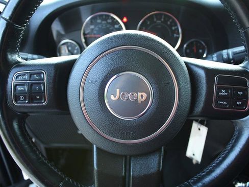 Used 2016 Jeep Wrangler Unlimited Sahara w/ Connectivity Group AWD/4WD image 23