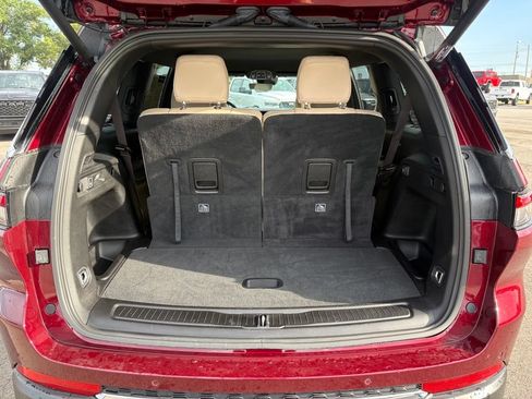 Used 2025 Jeep Grand Cherokee L Limited RWD image 7
