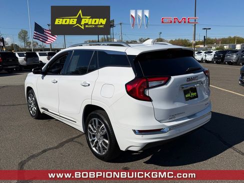 Used 2024 GMC Terrain Denali w/ Denali Premium Package AWD/4WD image 4