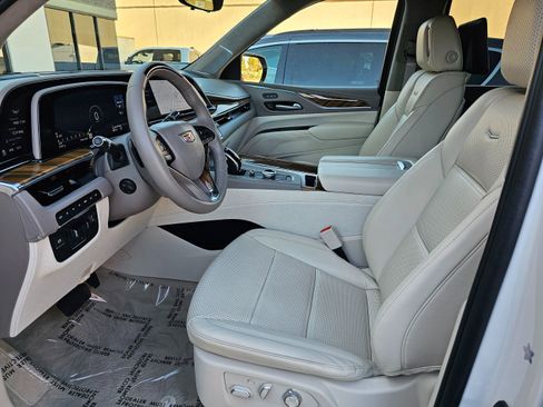 Used 2024 Cadillac Escalade Sport Platinum w/ Heavy-Duty Trailer Package image 28