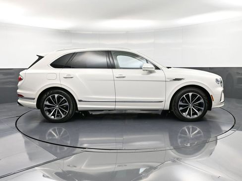 Certified 2024 Bentley Bentayga Plug-In Hybrid image 9