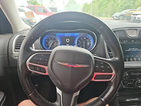 Used 2019 Chrysler 300 Touring w/ Chrome Appearance Package image 17