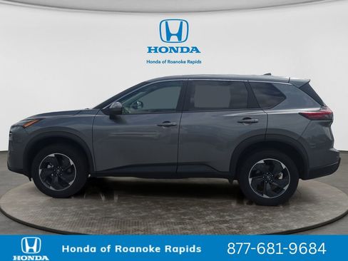Used 2024 Nissan Rogue SV FWD image 2