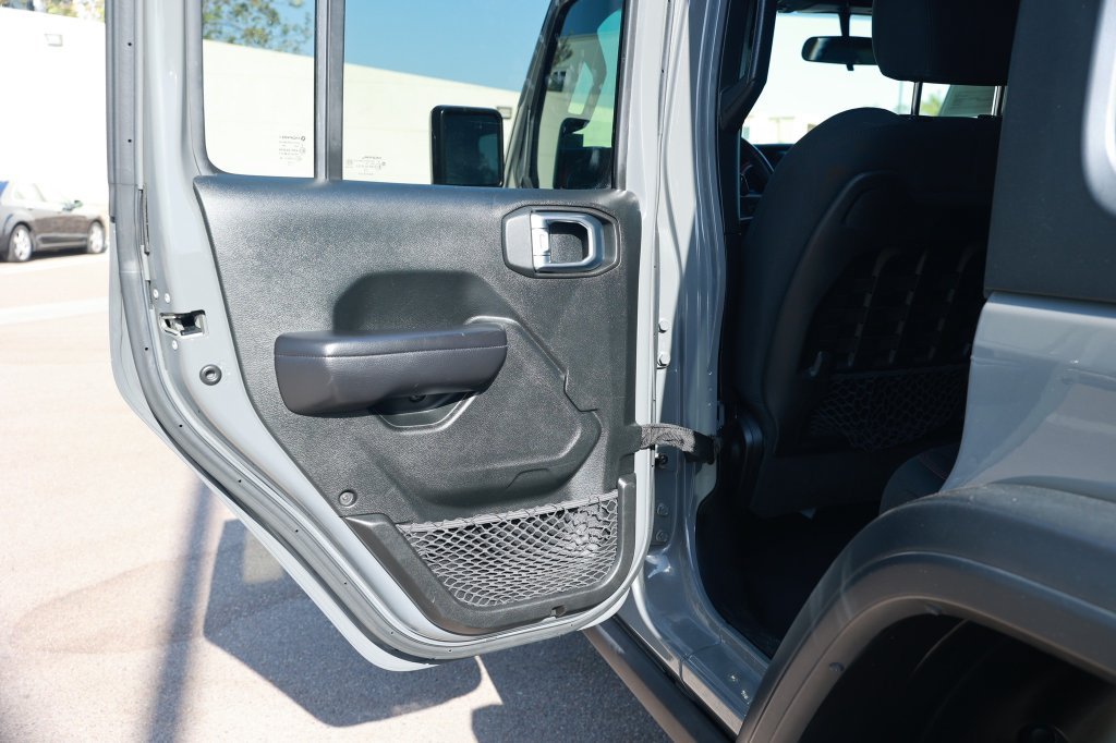 Used 2019 Jeep Wrangler Unlimited Rubicon w/ Cold Weather Group AWD/4WD image 38
