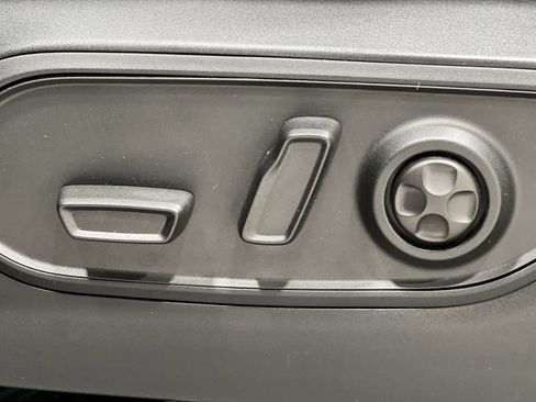 Used 2024 Jeep Grand Cherokee L Altitude AWD/4WD image 12