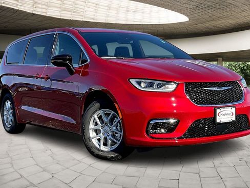 New 2026 Chrysler Pacifica Select image 2