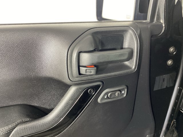 Used 2015 Jeep Wrangler Unlimited Sahara w/ Dual Top Group AWD/4WD image 13