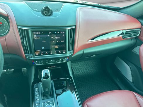 Used 2022 Maserati Levante Modena AWD/4WD image 12
